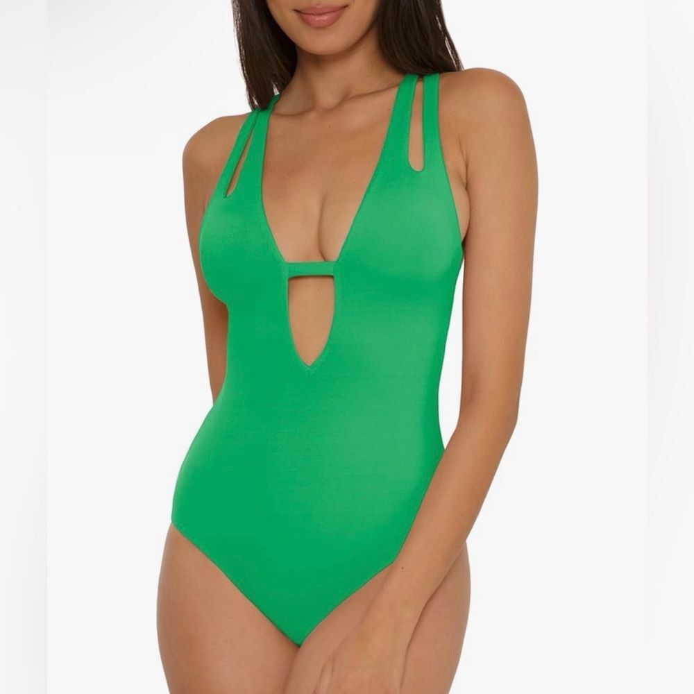 BECCA Women's Standard Color Prism One Piece Verde Medium M NWT